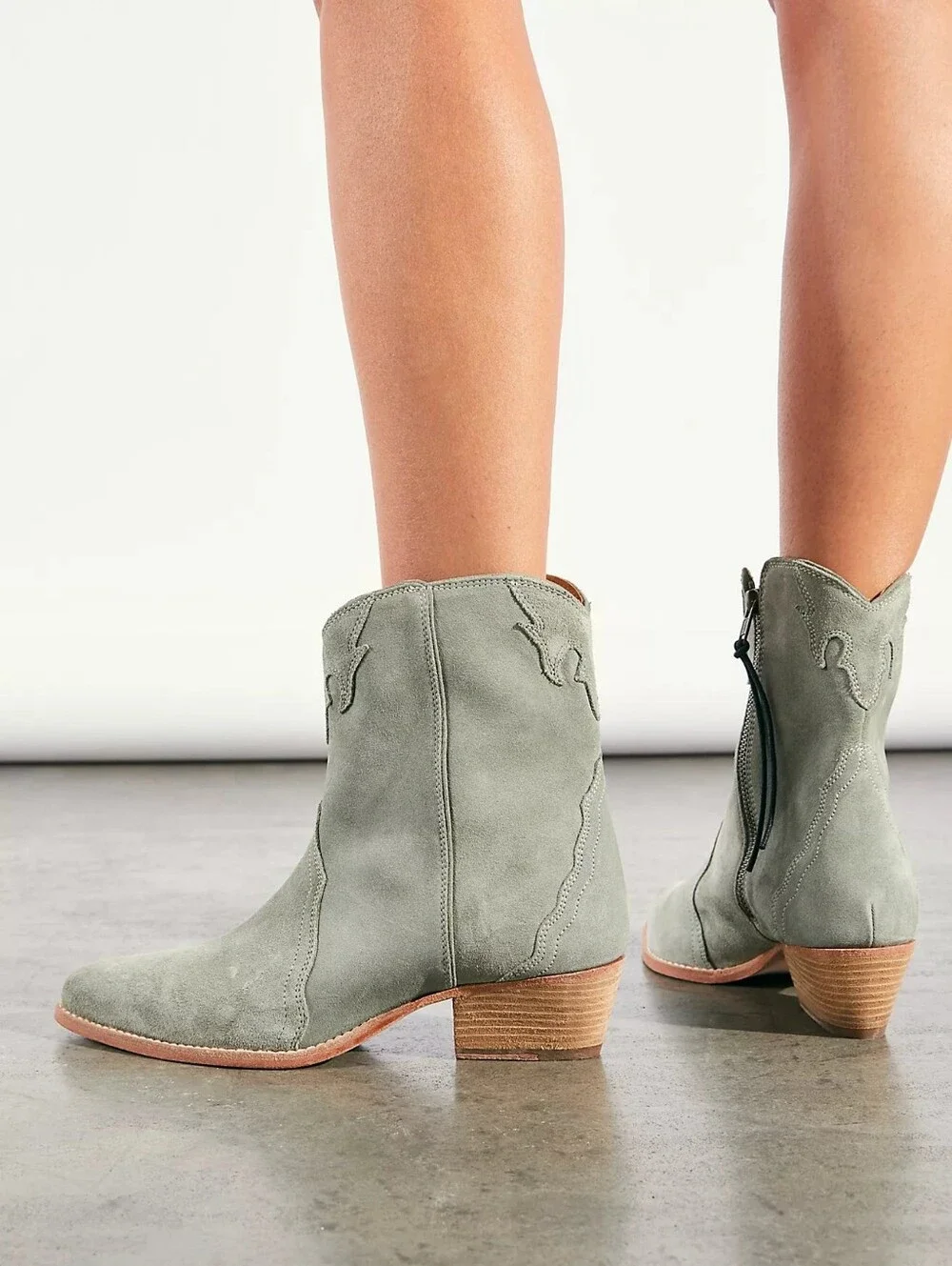 Free People New Frontier Western boots in a dusty blue suede Sz 36 (US 6)